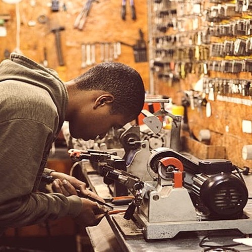 How to Become a Locksmith?